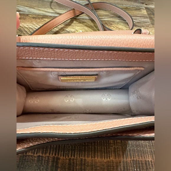 Tory Burch Crossbody Bag. Pebbled Leather. New with Tags - Picture 6 of 11